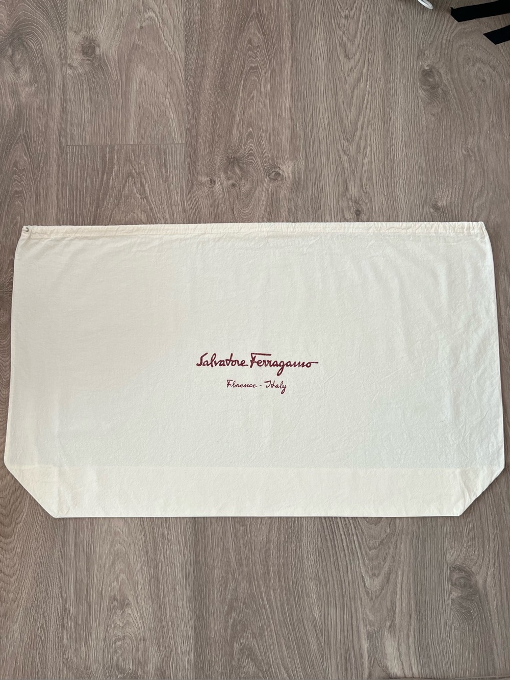 Ferragamo dust bag (C924)